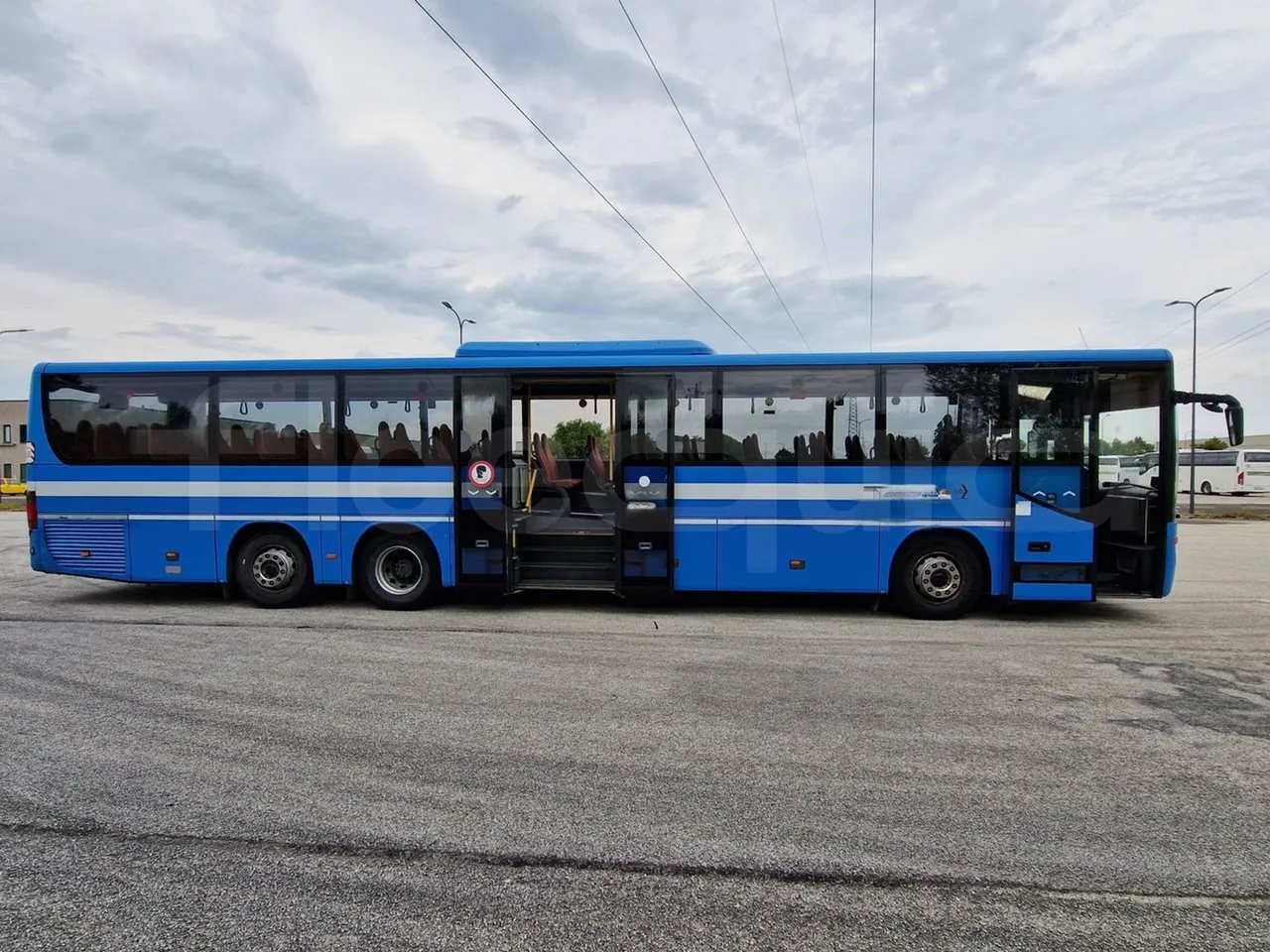 Setra S417 S417 UL/ Euro 5 - 260 Kw - 14,030 Mt - right side doors open