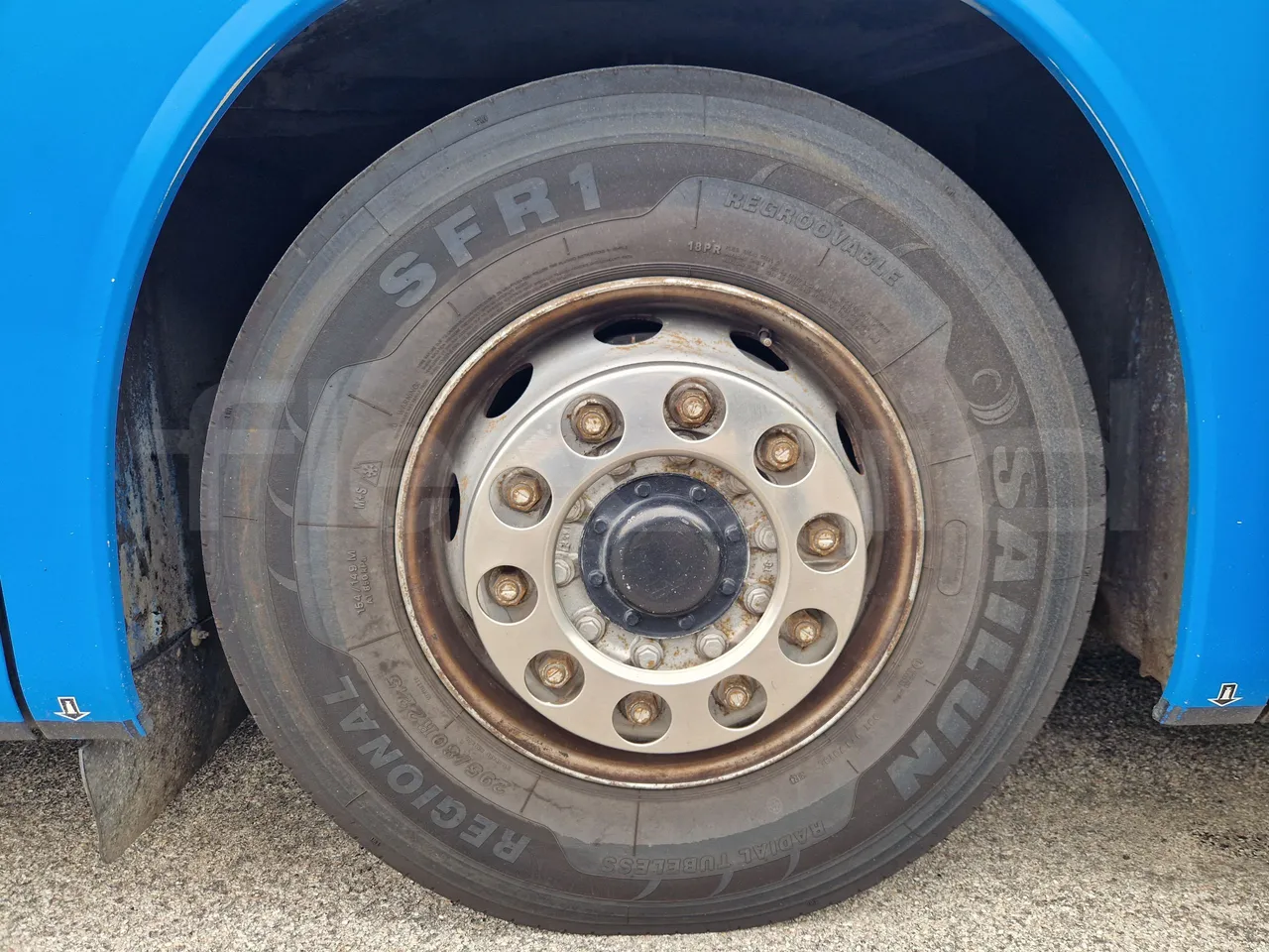 Setra S417 S417 UL/ Euro 5 - 260 Kw - 14,030 Mt - front left tire measurements