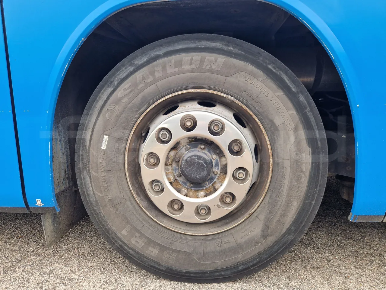 Setra S417 S417 UL/ Euro 5 - 260 Kw - 14,030 Mt - rear left tire photo