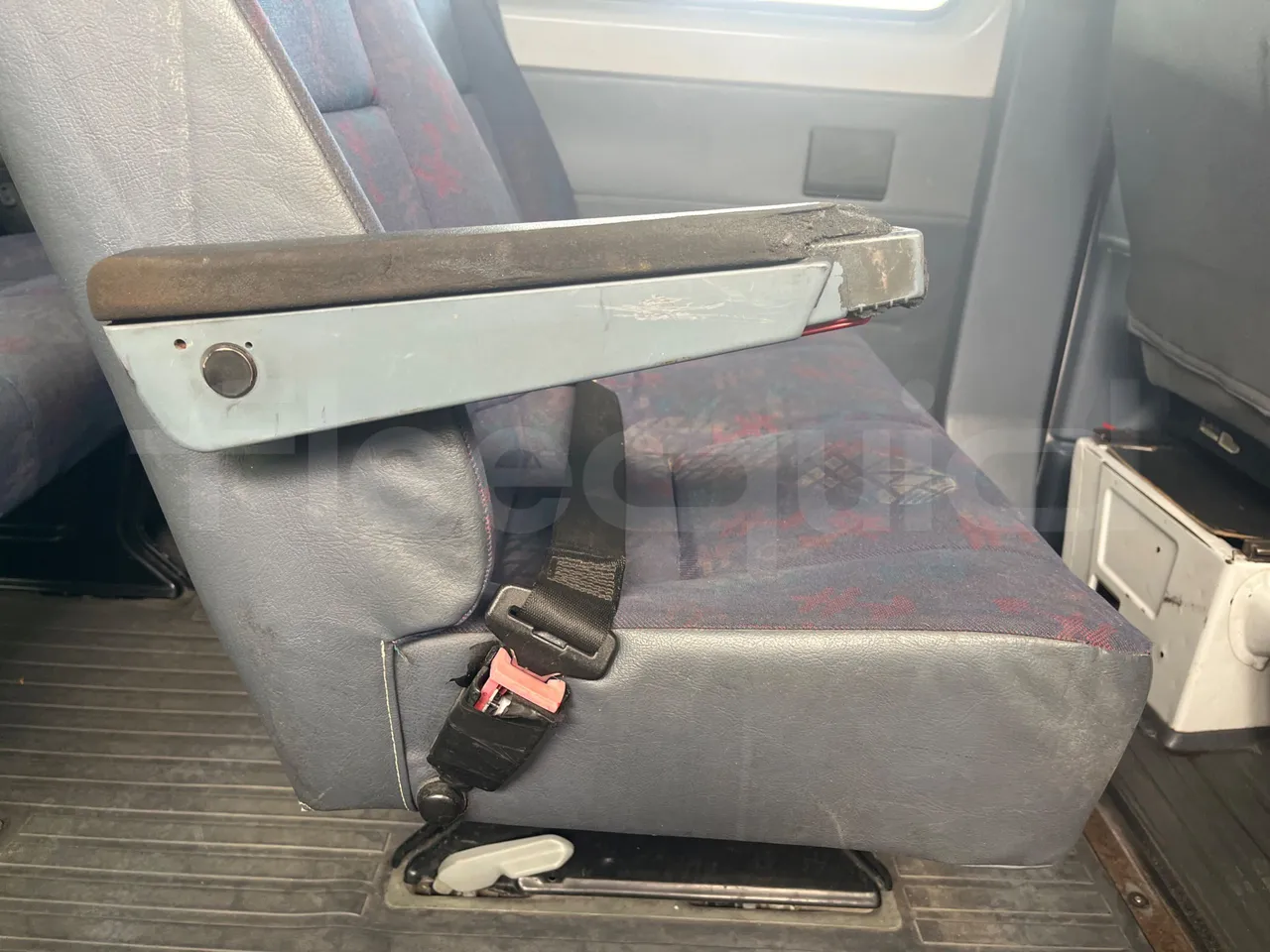 Mercedes-Benz Sprinter 312 - Euro 2 - 90kW - 6.535m - armrest detail photo