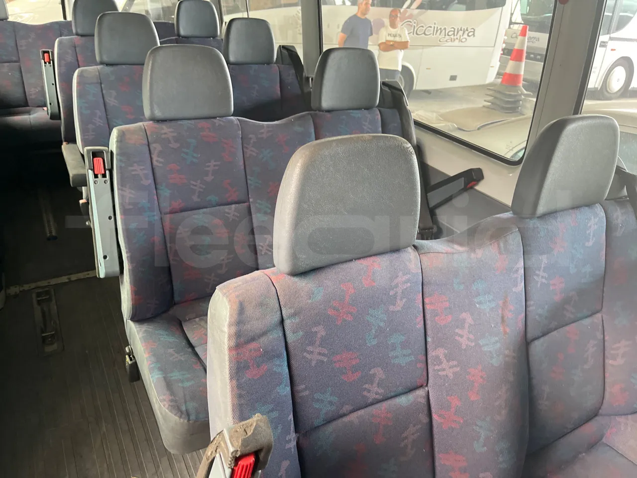 Mercedes-Benz Sprinter 312 - Euro 2 - 90kW - 6.535m - reverse view middle aisle