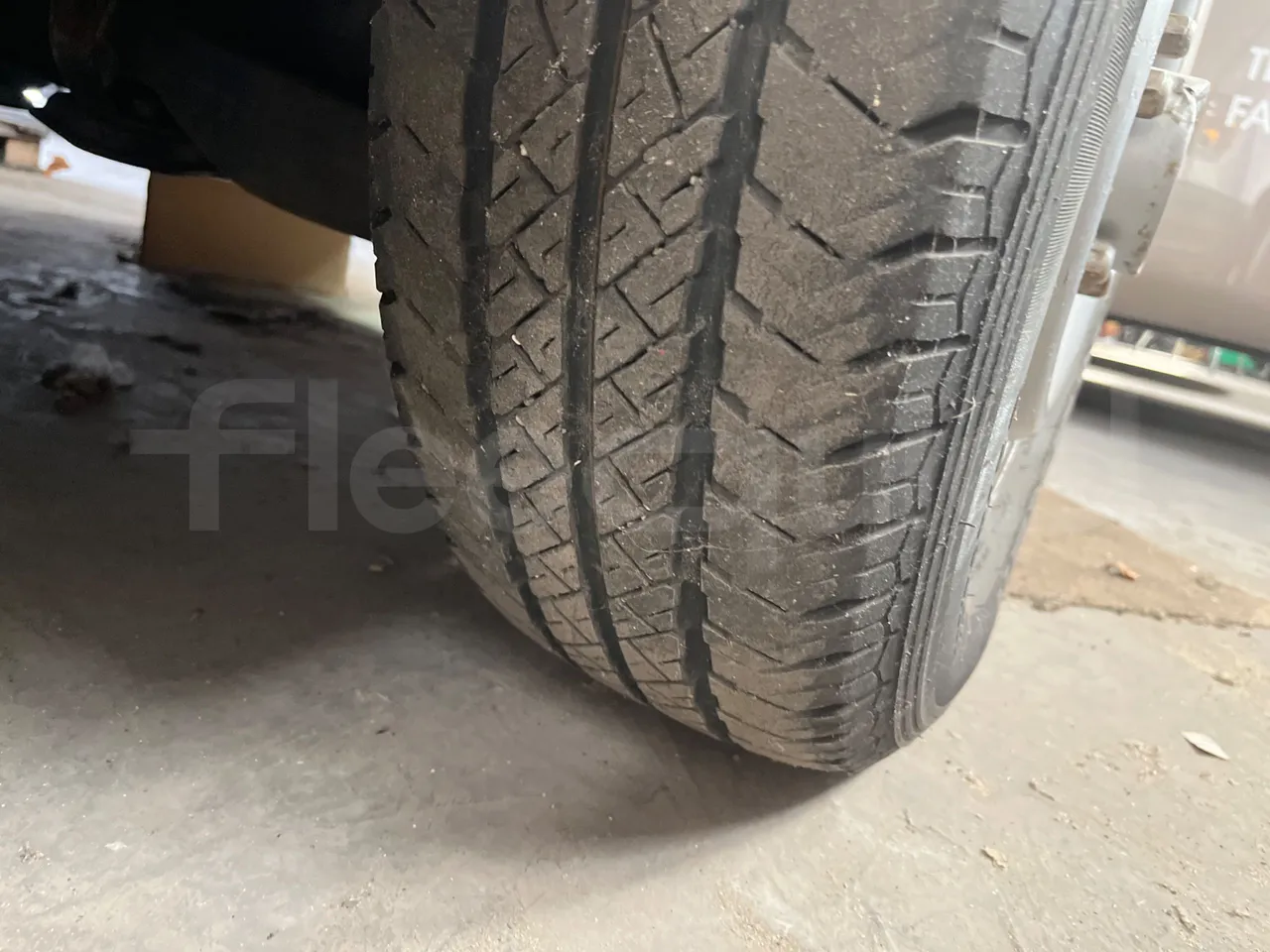 Mercedes-Benz Sprinter 312 - Euro 2 - 90kW - 6.535m - tread condition front tires right