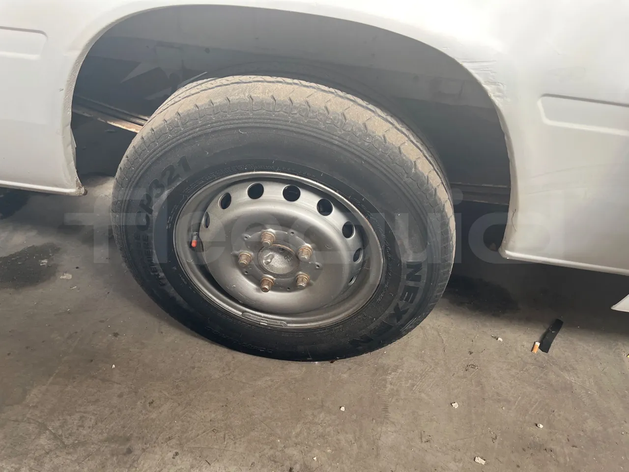 Mercedes-Benz Sprinter 312 - Euro 2 - 90kW - 6.535m - rear left tire photo