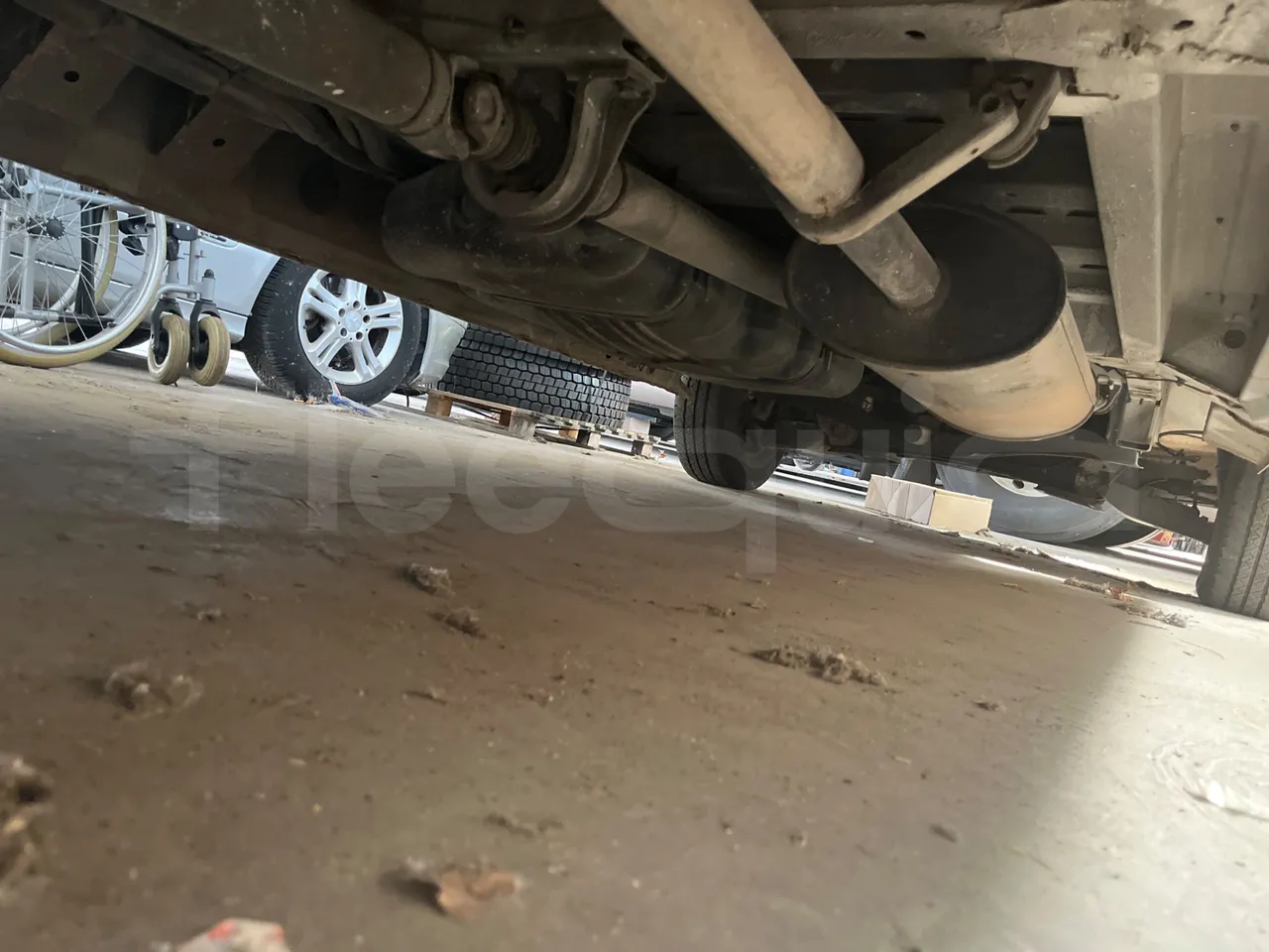 Mercedes-Benz Sprinter 312 - Euro 2 - 90kW - 6.535m - central undercarriage photo