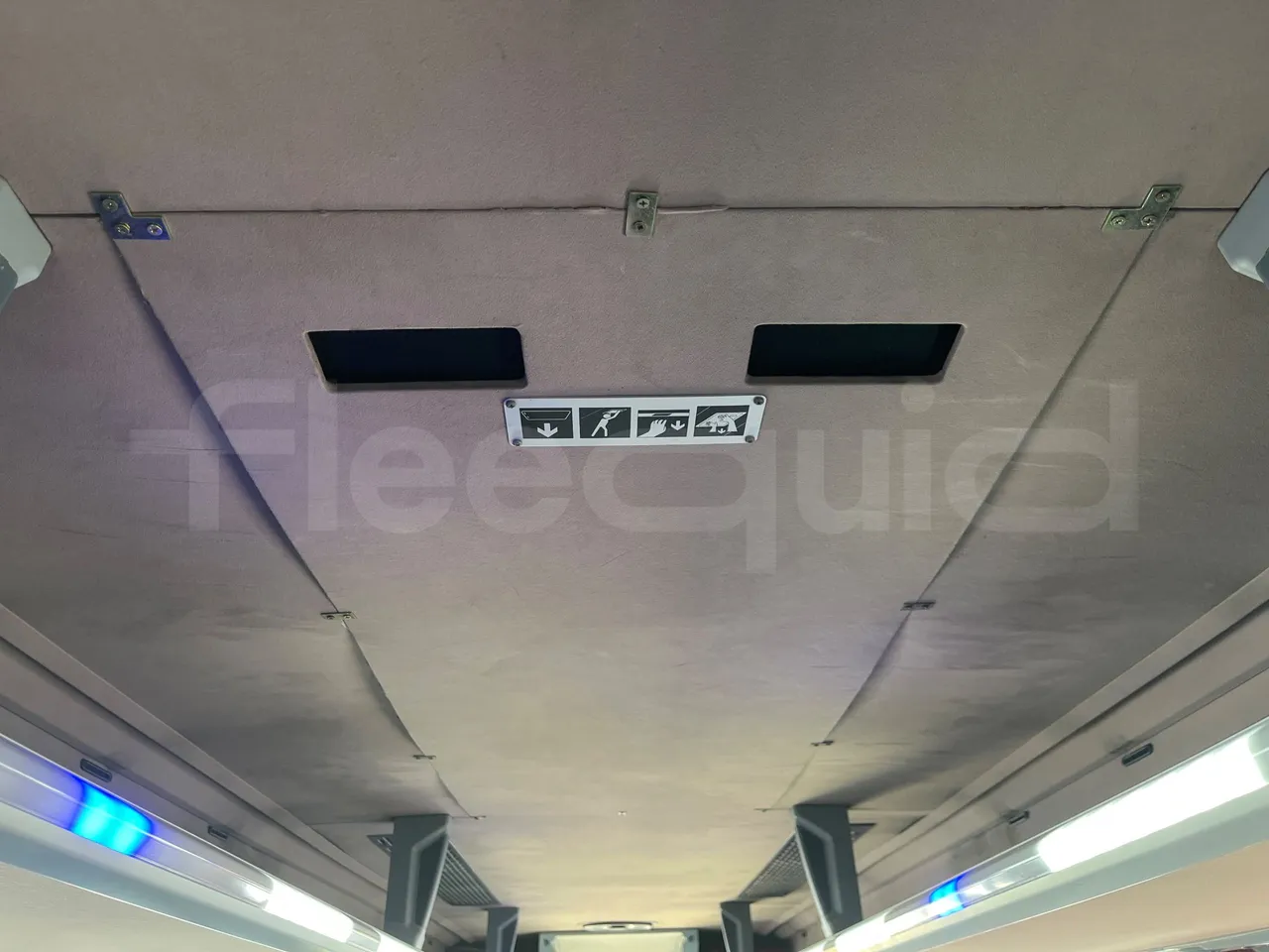 Temsa MD9 A VAR A3C - Euro5 - 184kW - 9.480mt - roof hatch 1