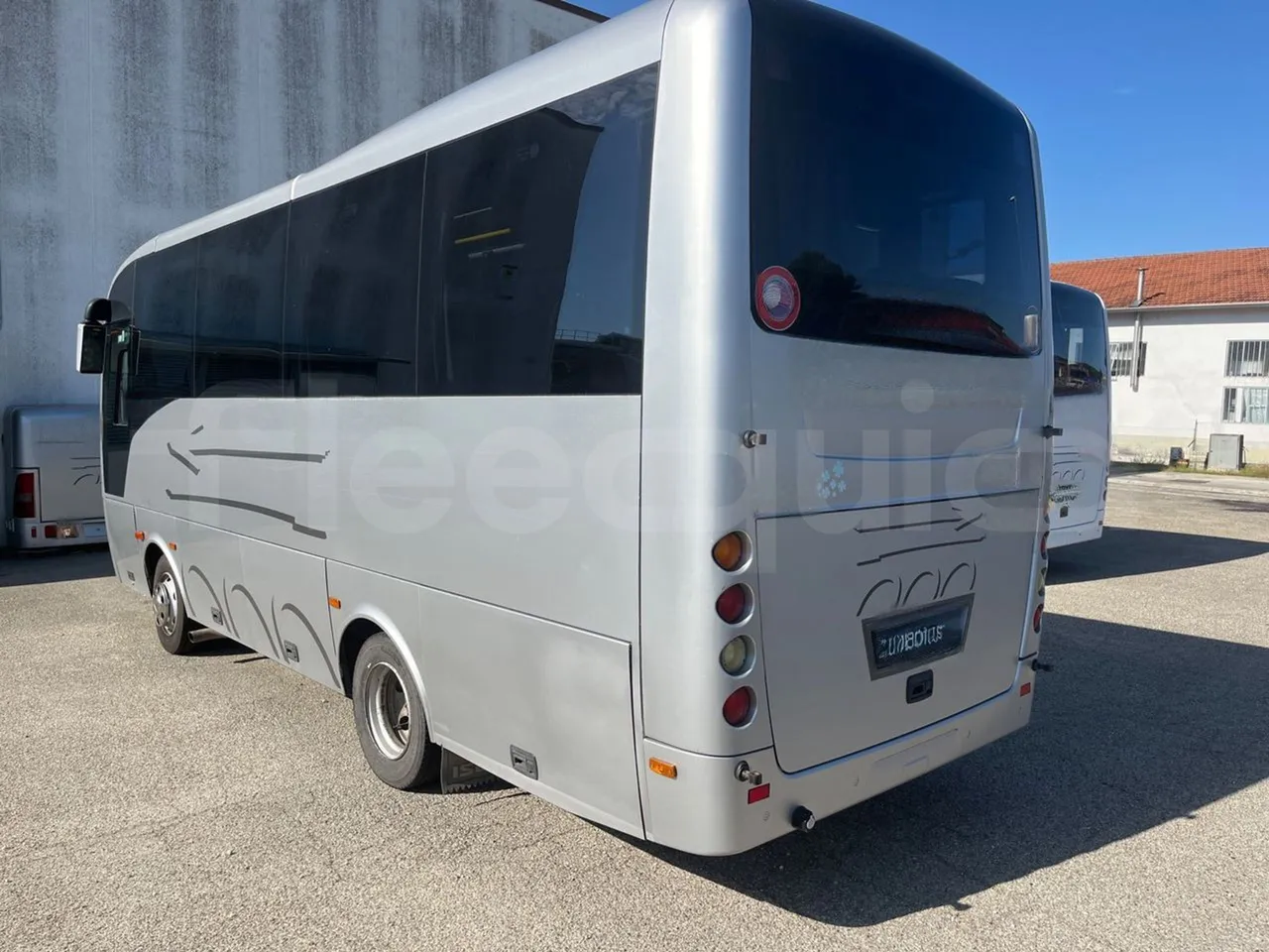 ISUZU Novo Novo Ultra/ Euro 5 - 140 Kw - 7,305 Mt - 3/4 left rear side