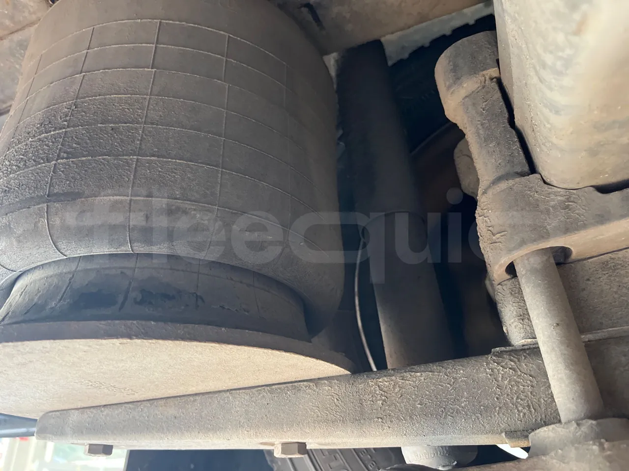 ISUZU Novo Novo Ultra/ Euro 5 - 140 Kw - 7,305 Mt - axel 2 air springs 1 left
