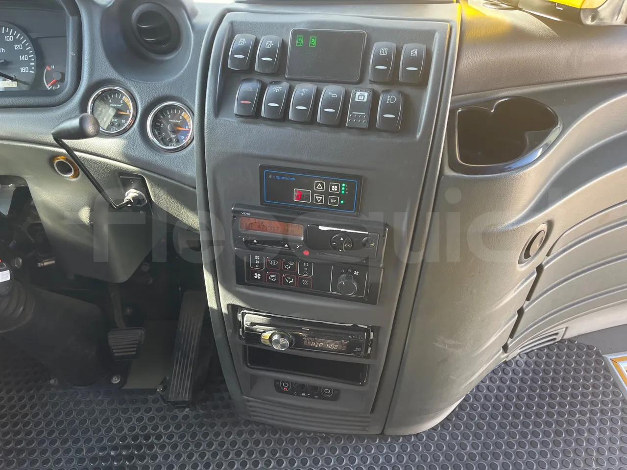 ISUZU Novo Novo Ultra/ Euro 5 - 140 Kw - 7,305 Mt - onboard devices 2