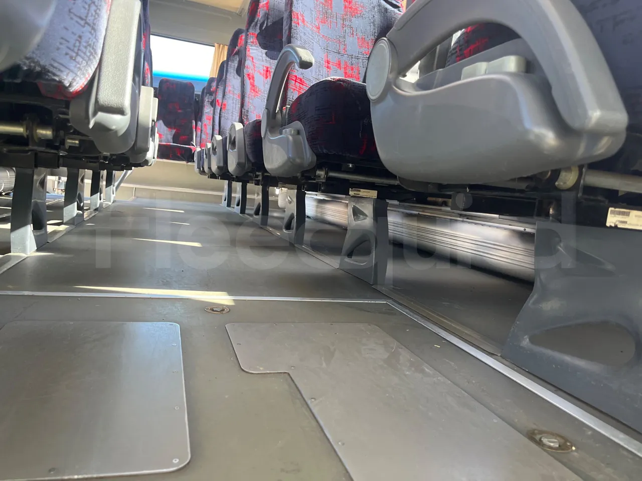 ISUZU Novo Novo Ultra/ Euro 5 - 140 Kw - 7,305 Mt - seat brackets photo
