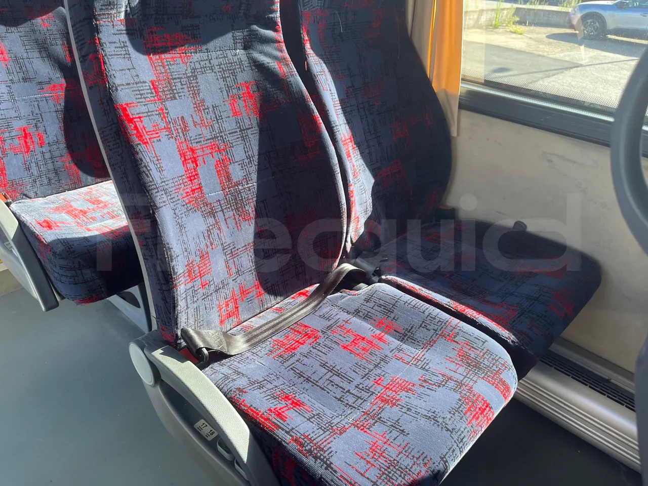 ISUZU Novo Novo Ultra/ Euro 5 - 140 Kw - 7,305 Mt - central seat safety belt