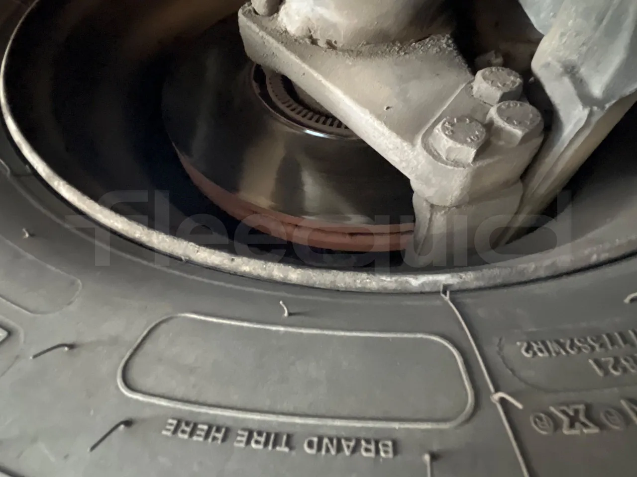 ISUZU Novo Novo Ultra/ Euro 5 - 140 Kw - 7,305 Mt - axle 2 discs left