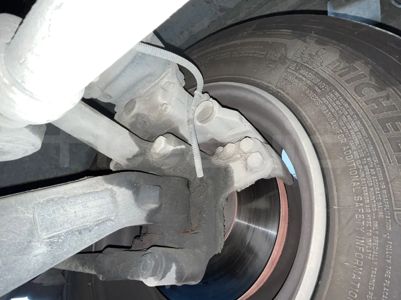 ISUZU Novo Novo Ultra/ Euro 5 - 140 Kw - 7,305 Mt - front brake calipers left
