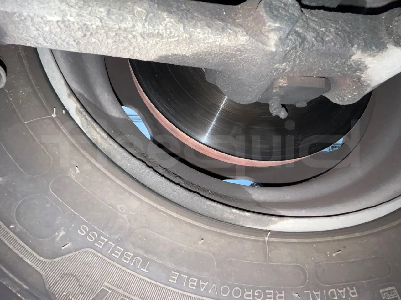 ISUZU Novo Novo Ultra/ Euro 5 - 140 Kw - 7,305 Mt - front discs left