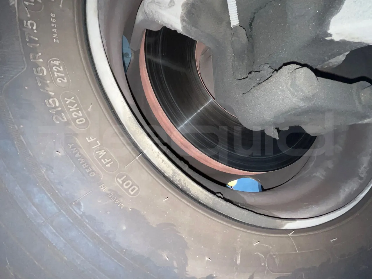 ISUZU Novo Novo Ultra/ Euro 5 - 140 Kw - 7,305 Mt - front discs right