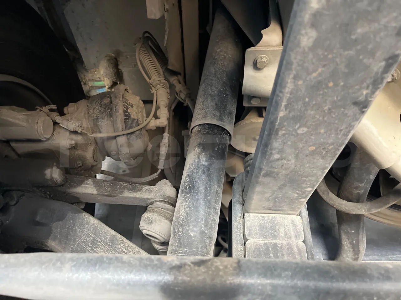 ISUZU Novo Novo Ultra/ Euro 5 - 140 Kw - 7,305 Mt - front shock absorbers left