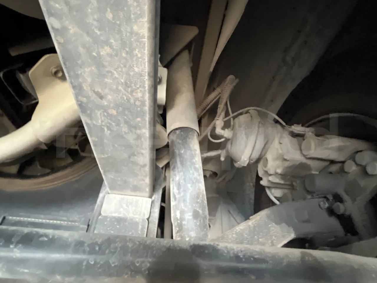 ISUZU Novo Novo Ultra/ Euro 5 - 140 Kw - 7,305 Mt - front shock absorbers right