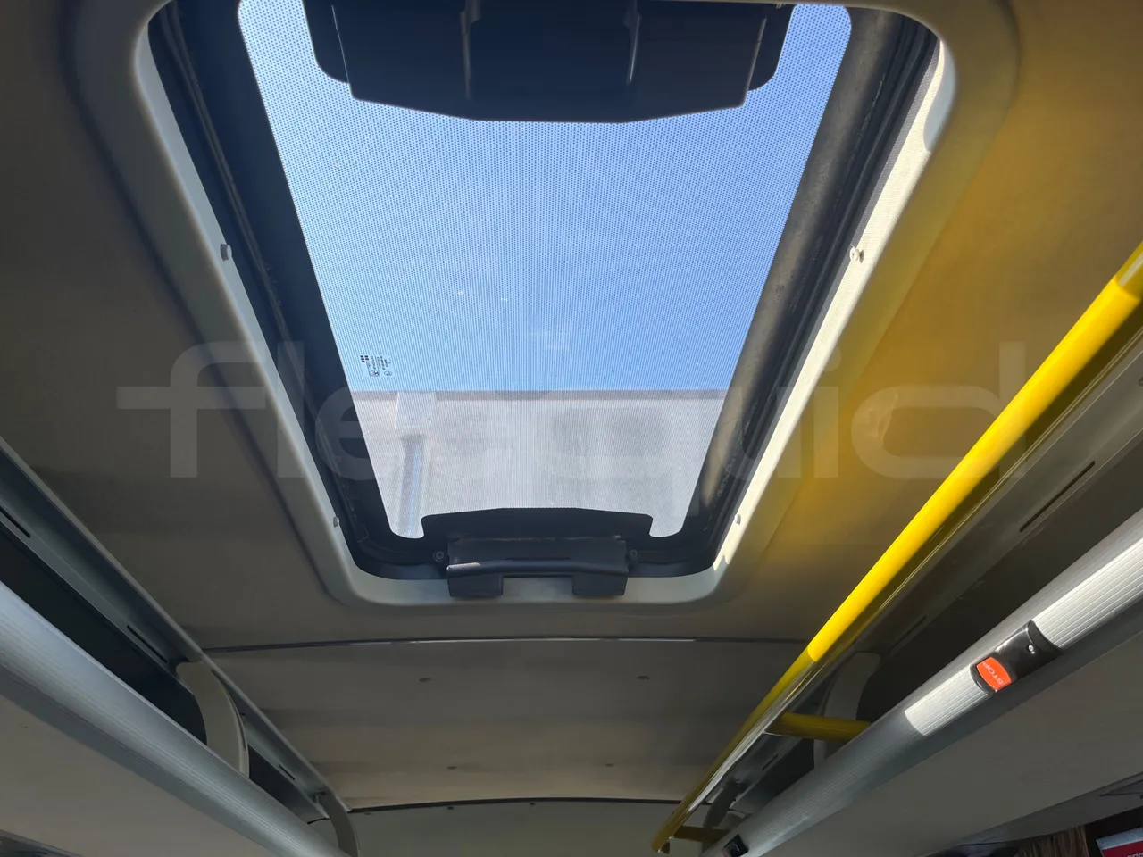 ISUZU Novo Novo Ultra/ Euro 5 - 140 Kw - 7,305 Mt - roof hatch 1