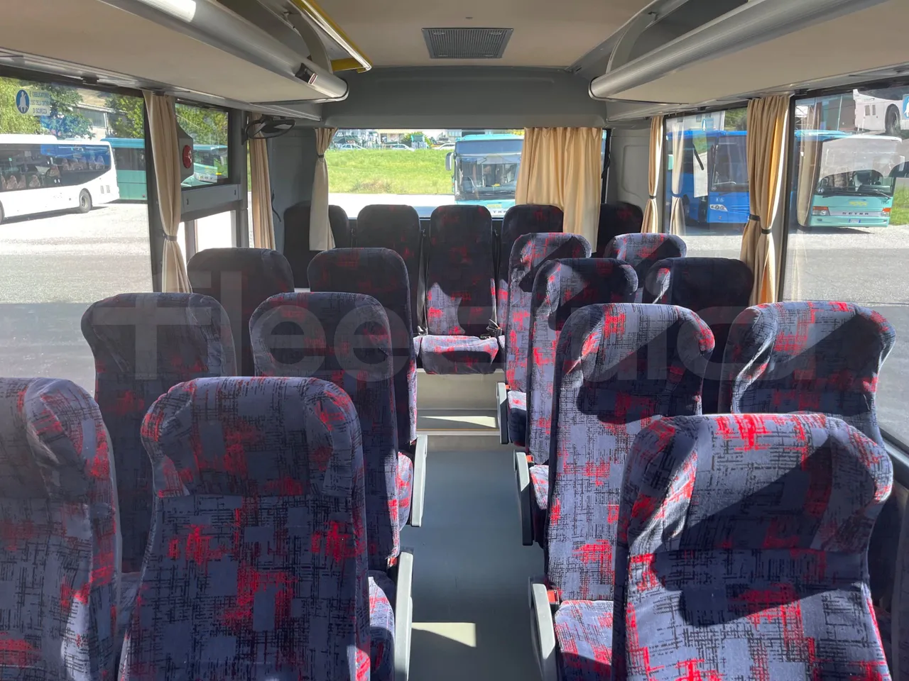 ISUZU Novo Novo Ultra/ Euro 5 - 140 Kw - 7,305 Mt - reverse view middle aisle
