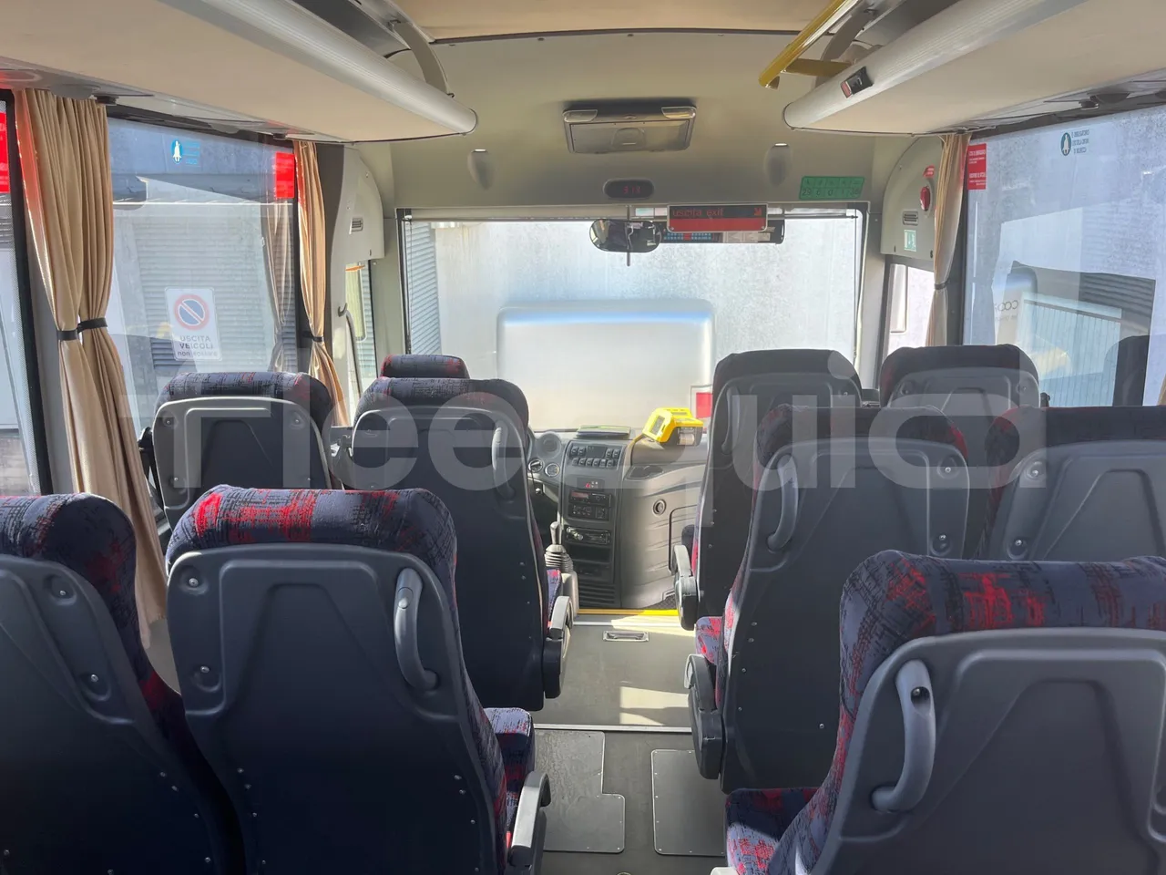 ISUZU Novo Novo Ultra/ Euro 5 - 140 Kw - 7,305 Mt - forward view all seats last row height