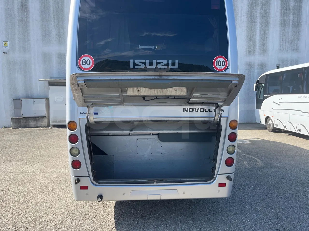 ISUZU Novo Novo Ultra/ Euro 5 - 140 Kw - 7,305 Mt - internal frame rust check