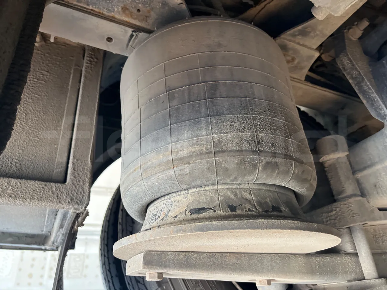 ISUZU Novo Novo Ultra/ Euro 5 - 140 Kw - 7,305 Mt - axle 2 shock absorbers 2 left