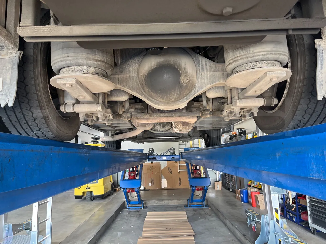 ISUZU Novo Novo Ultra/ Euro 5 - 140 Kw - 7,305 Mt - axle 3 central