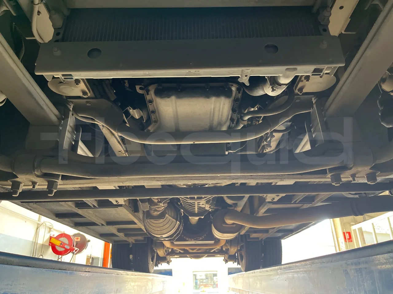 ISUZU Novo Novo Ultra/ Euro 5 - 140 Kw - 7,305 Mt - front undercarriage from front