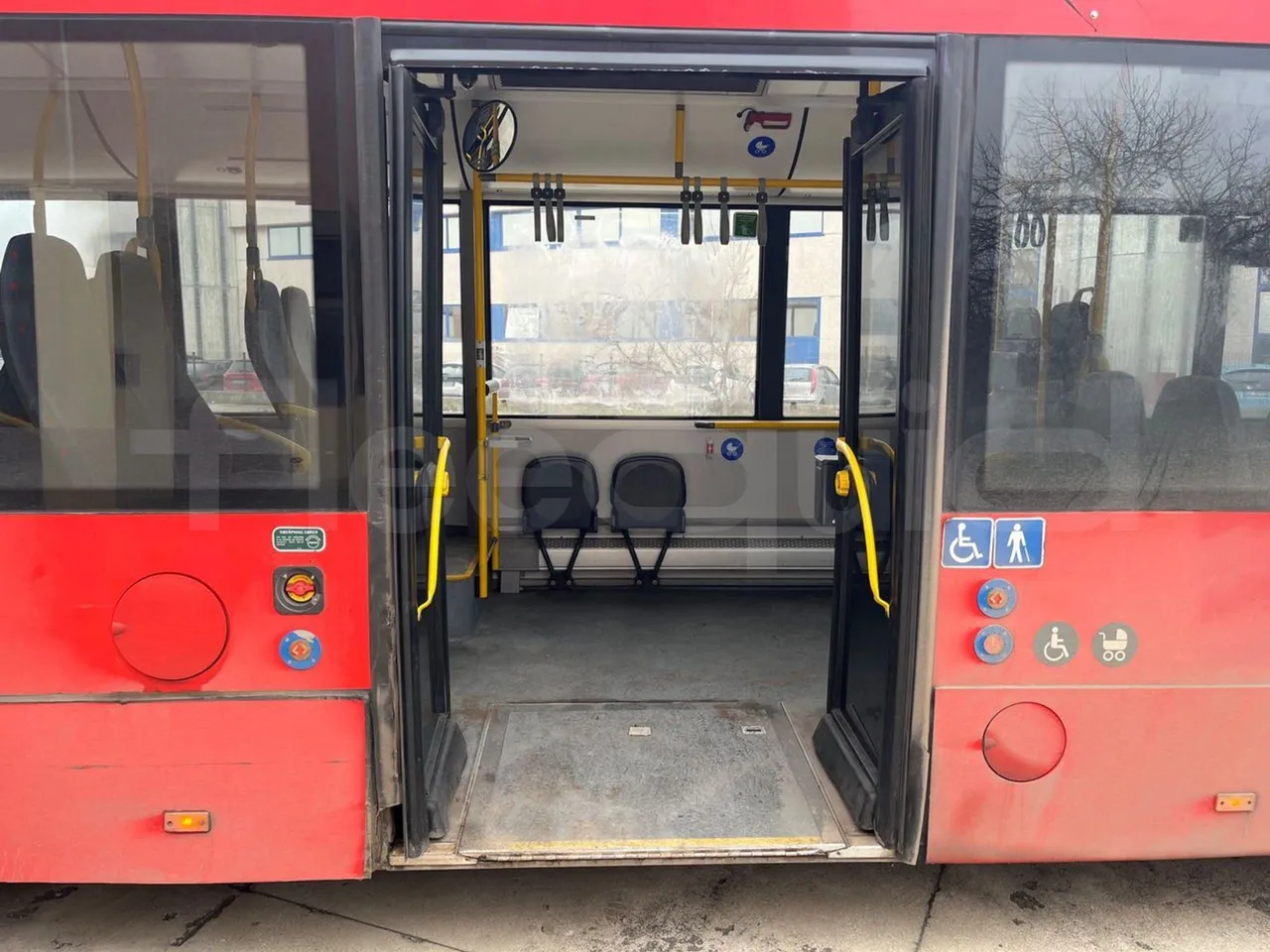 Solaris Urbino 12 - Euro6 - 240kW - 12mt - front door 2 open