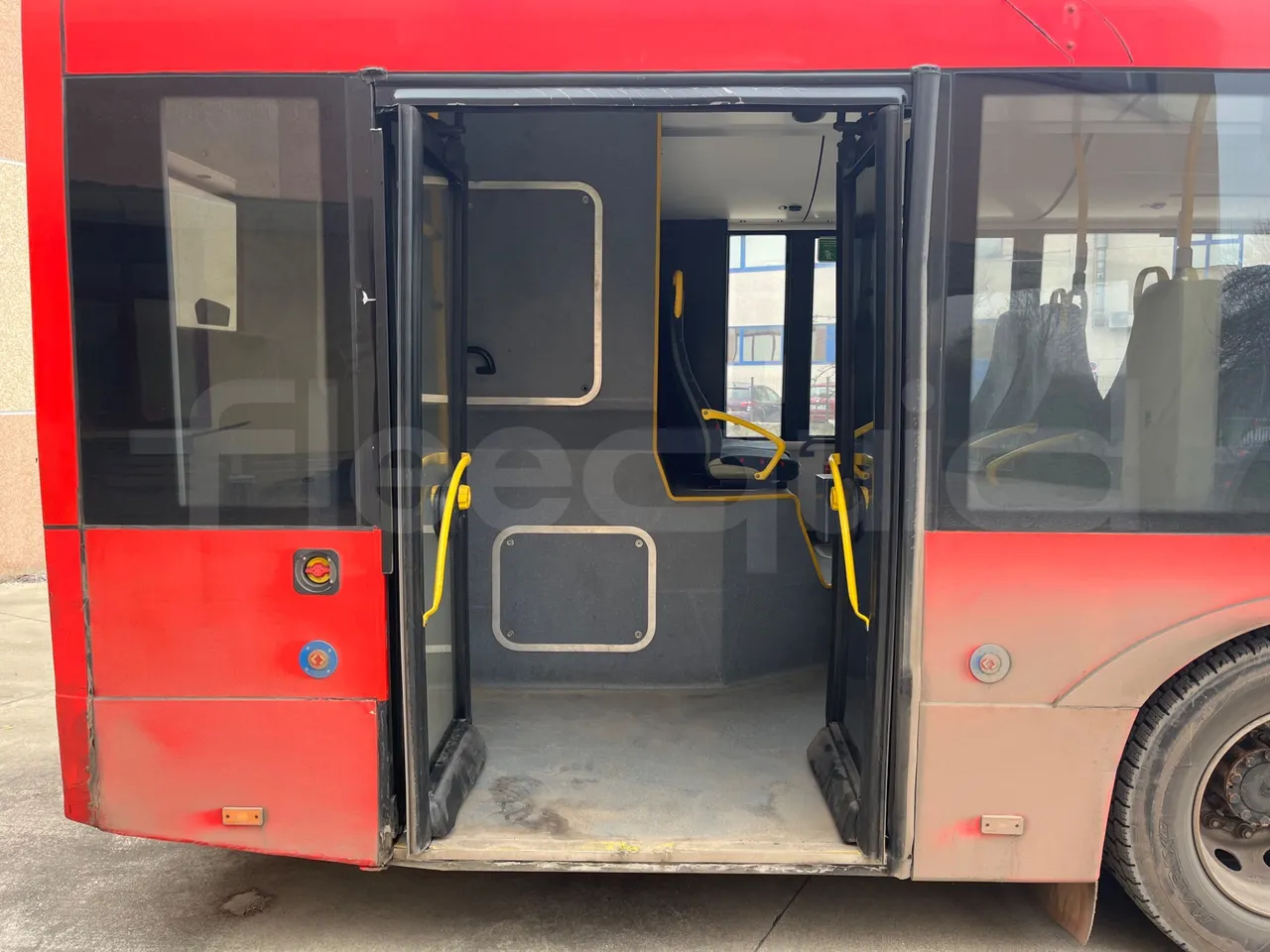 Solaris Urbino 12 - Euro6 - 240kW - 12mt - front door 3 open