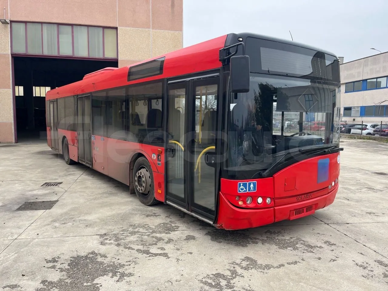 Solaris Urbino 12 - Euro6 - 240kW - 12mt - 3/4 front right doors