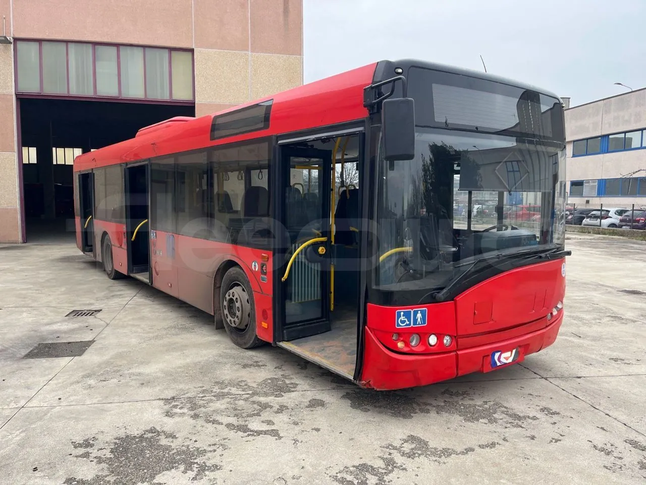 Solaris Urbino 12 - Euro6 - 240kW - 12mt - 3/4 right front doors open