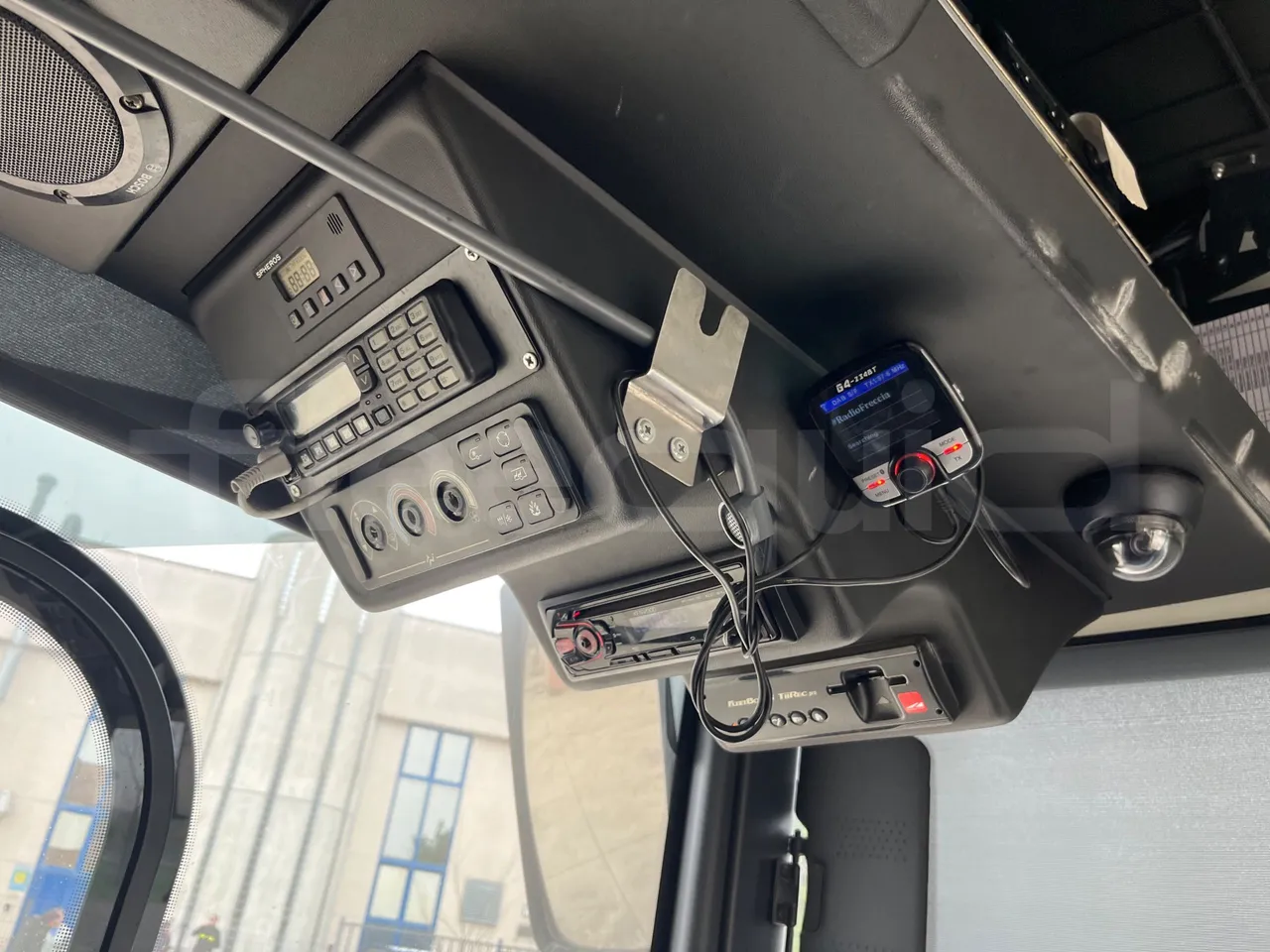 Solaris Urbino 12 - Euro6 - 240kW - 12mt - radio accessories photo