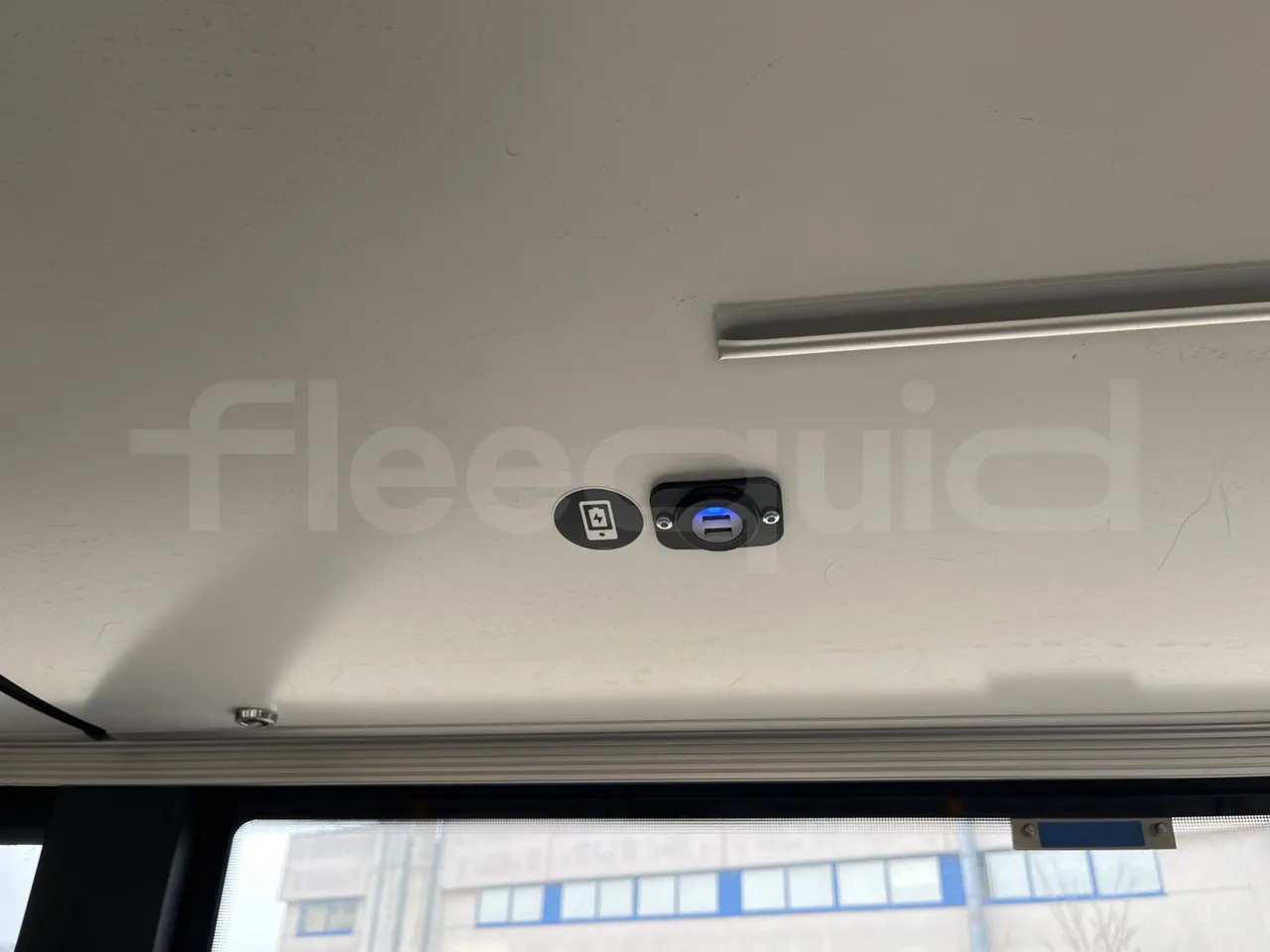 Solaris Urbino 12 - Euro6 - 240kW - 12mt - usb charging detail