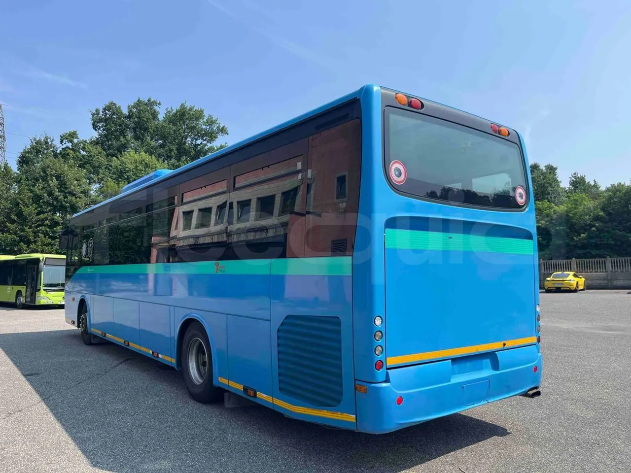 Iveco Crossway - 3/4 left rear side