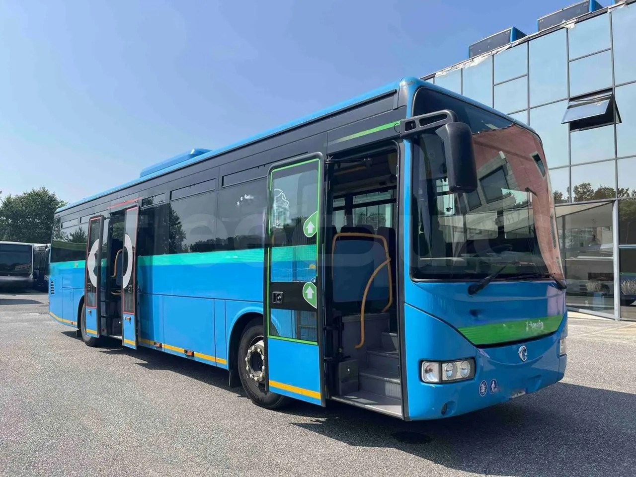 Iveco Crossway - 3/4 right front doors open