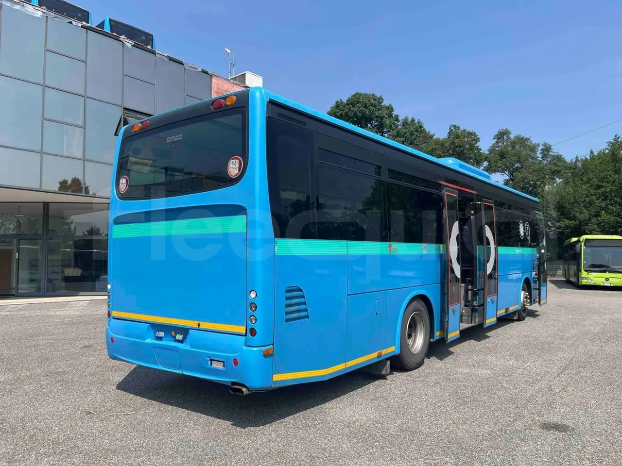 Iveco Crossway - 3/4 right rear doors open