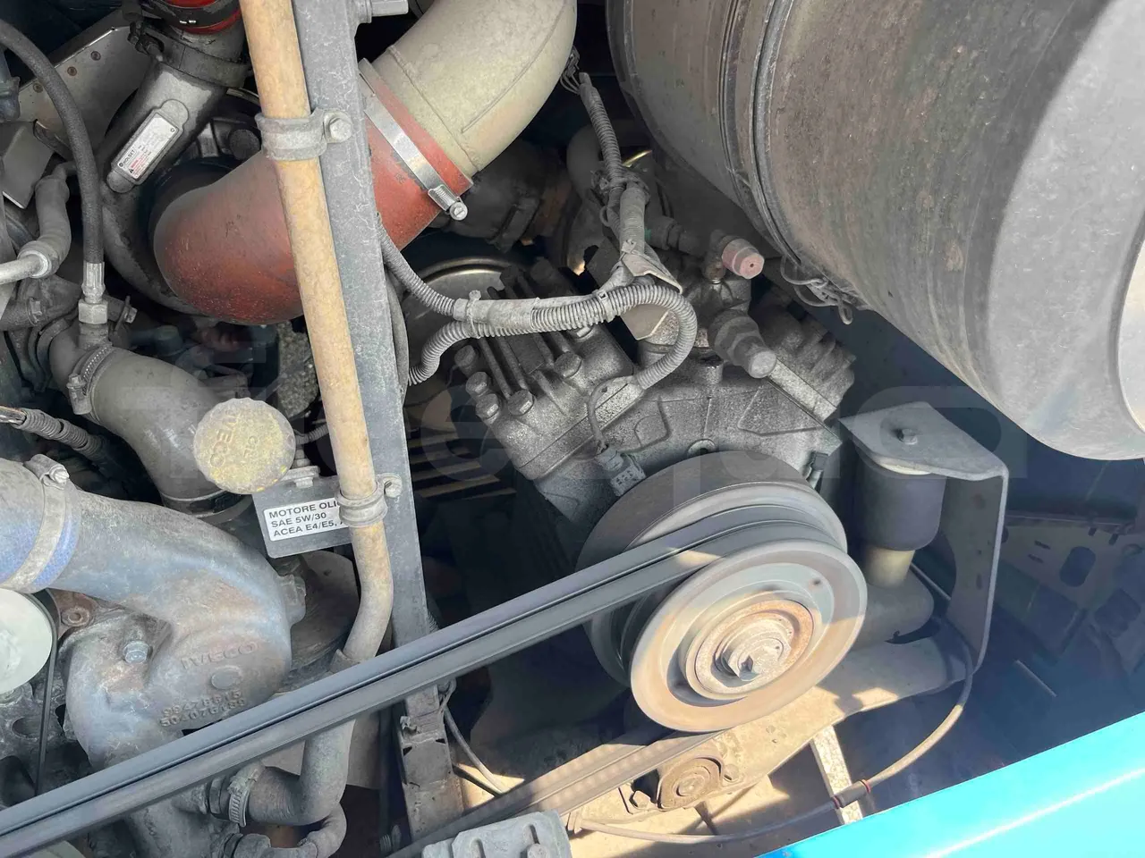 Iveco Crossway - air conditioning compressor