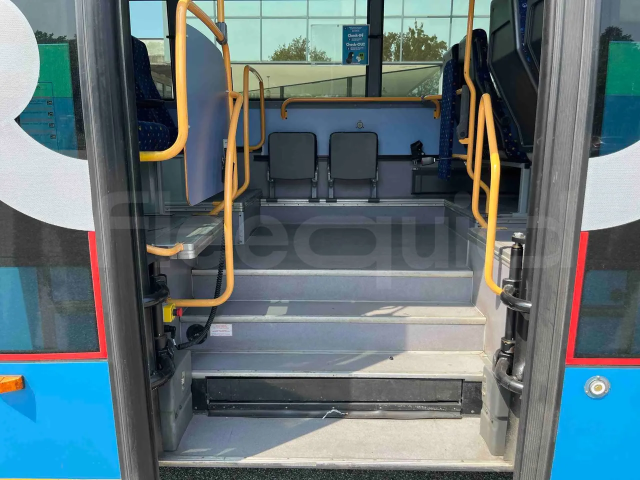 Iveco Crossway - disabled area photo