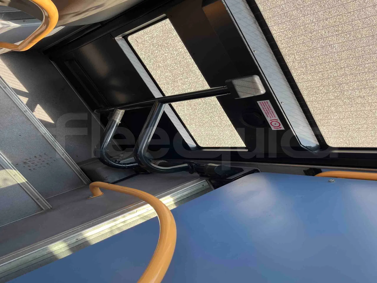 Iveco Crossway - door mechanism photo