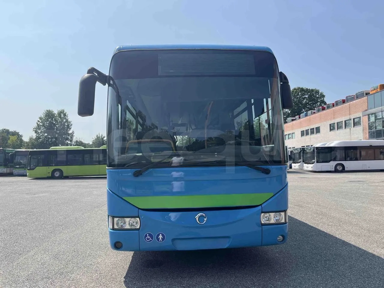 Iveco Crossway - front photo