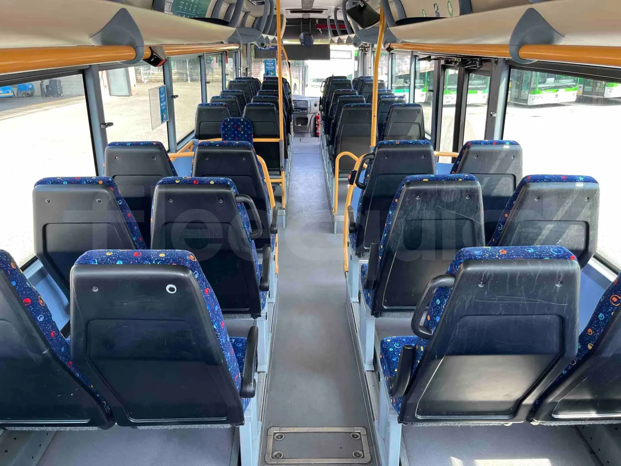 Iveco Crossway - reverse view middle aisle