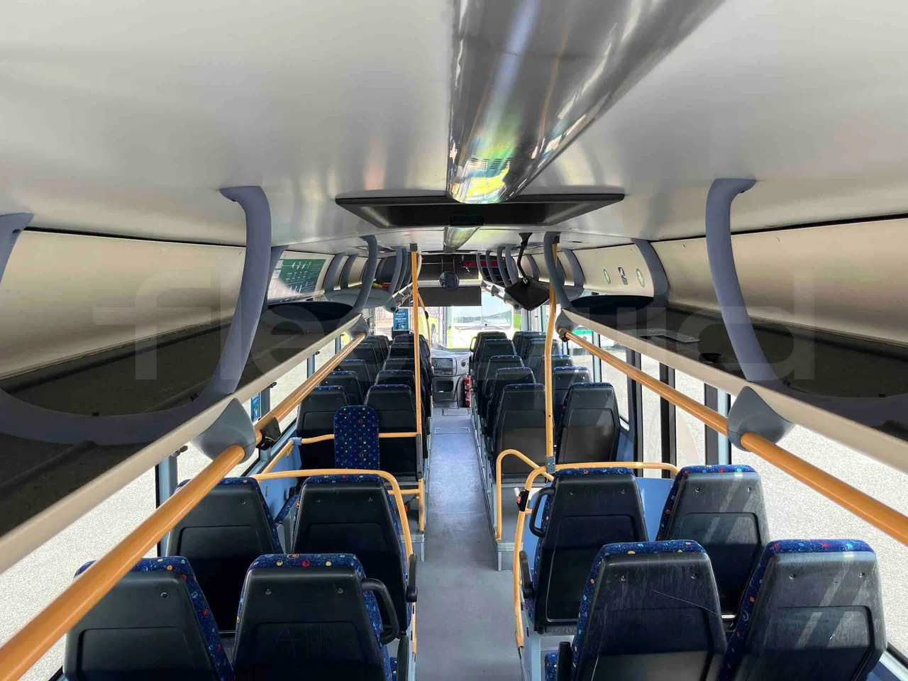 Iveco Crossway - overhead compartments photo