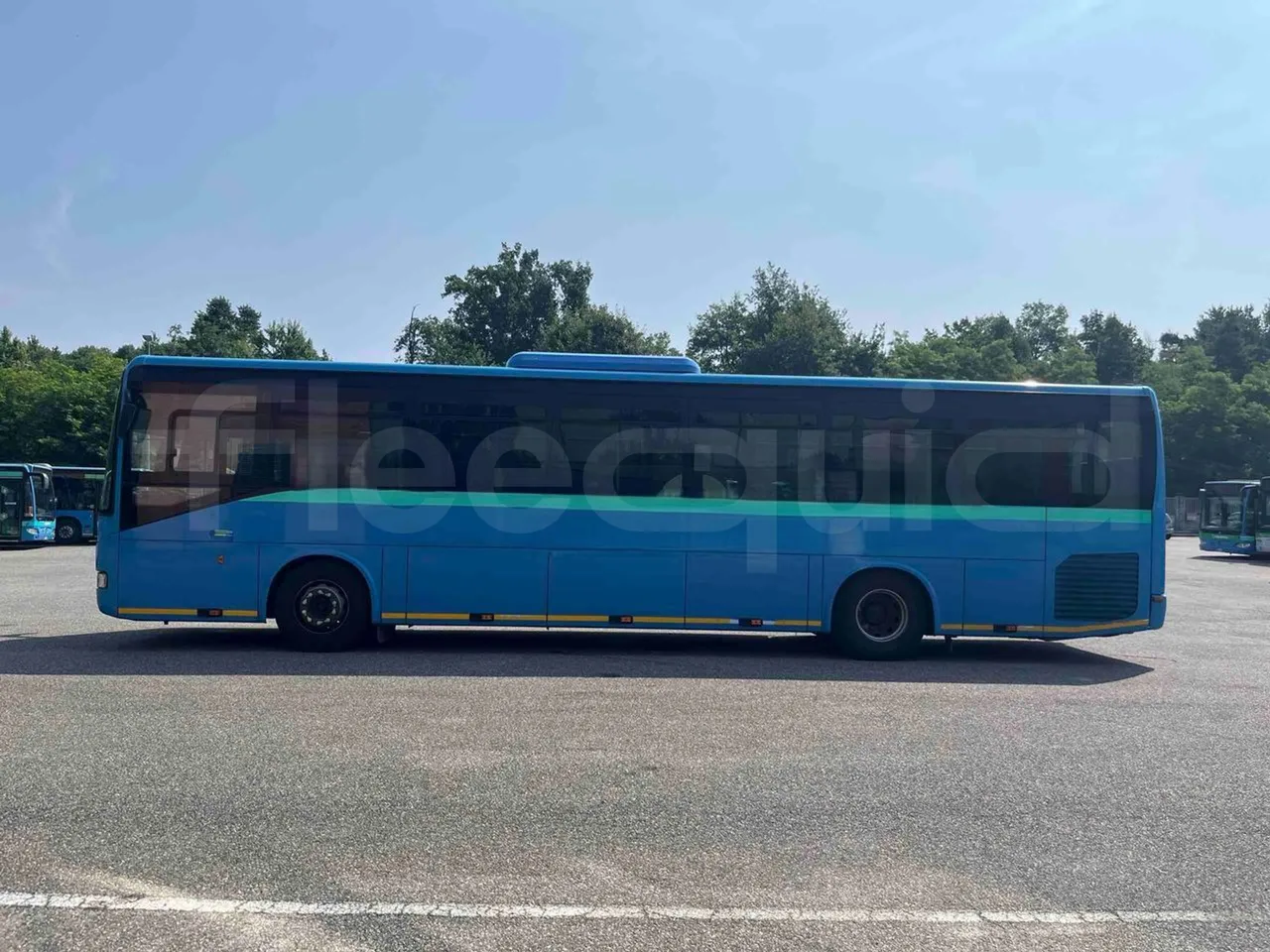Iveco Crossway - left side photo