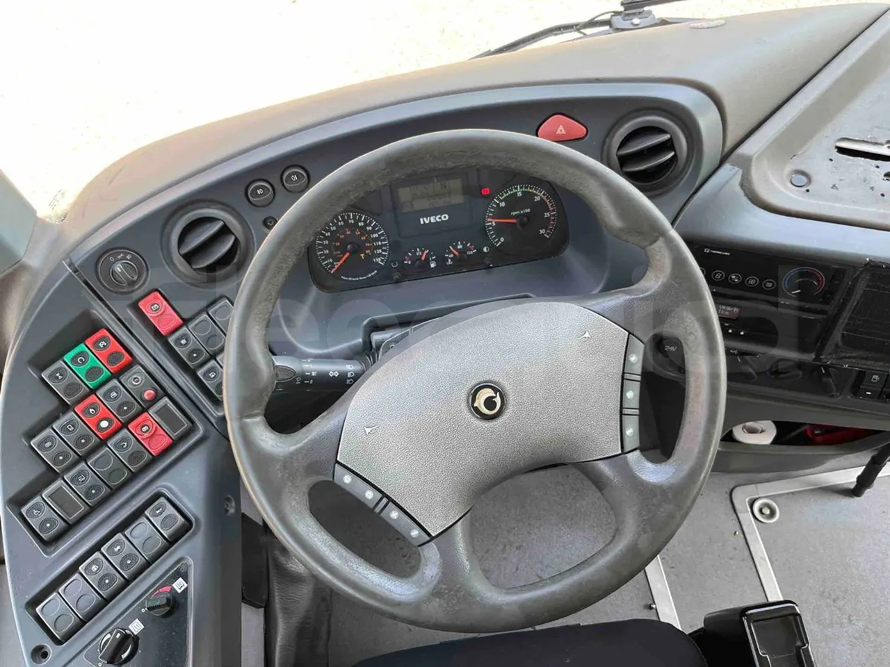 Iveco Crossway - steering wheel photo