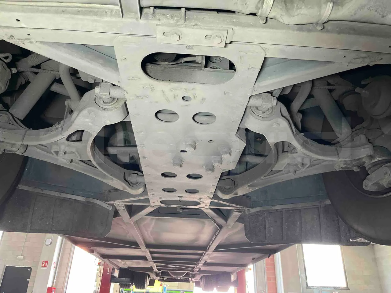 Iveco Crossway - front axle central