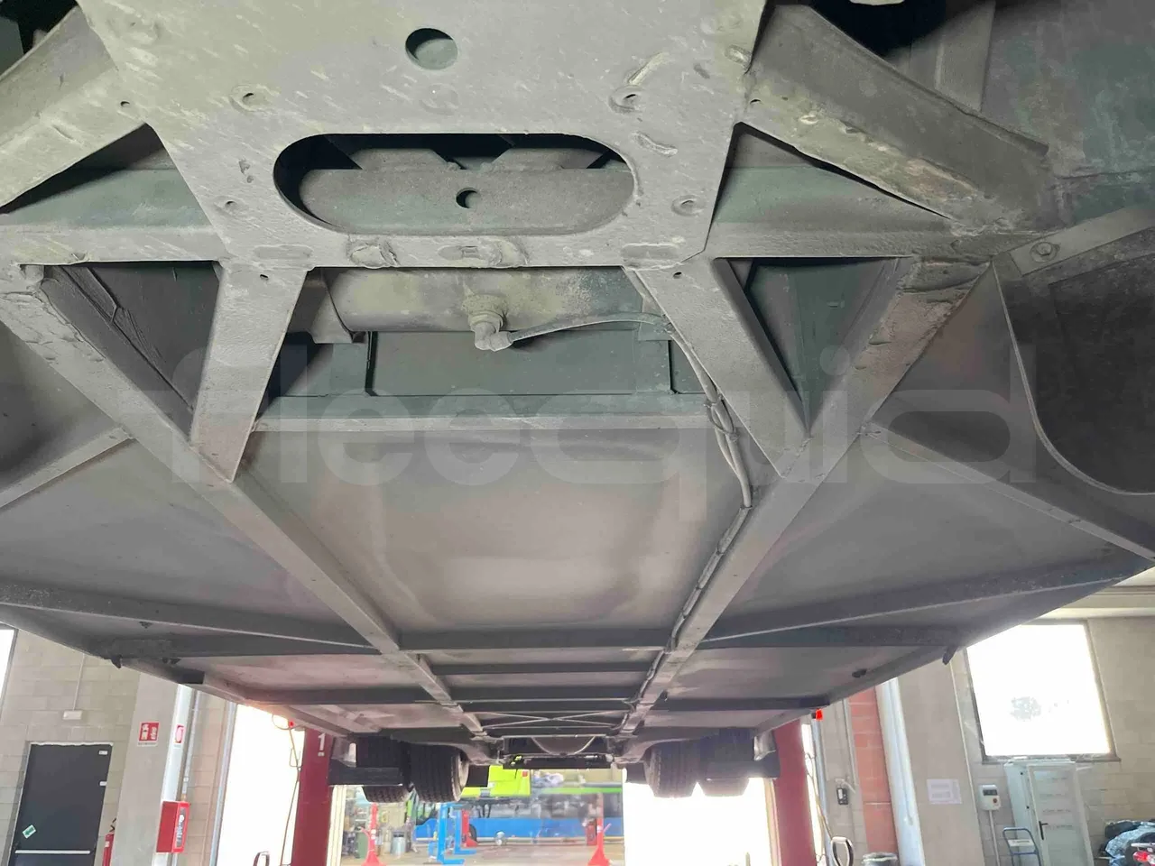 Iveco Crossway - central undercarriage photo
