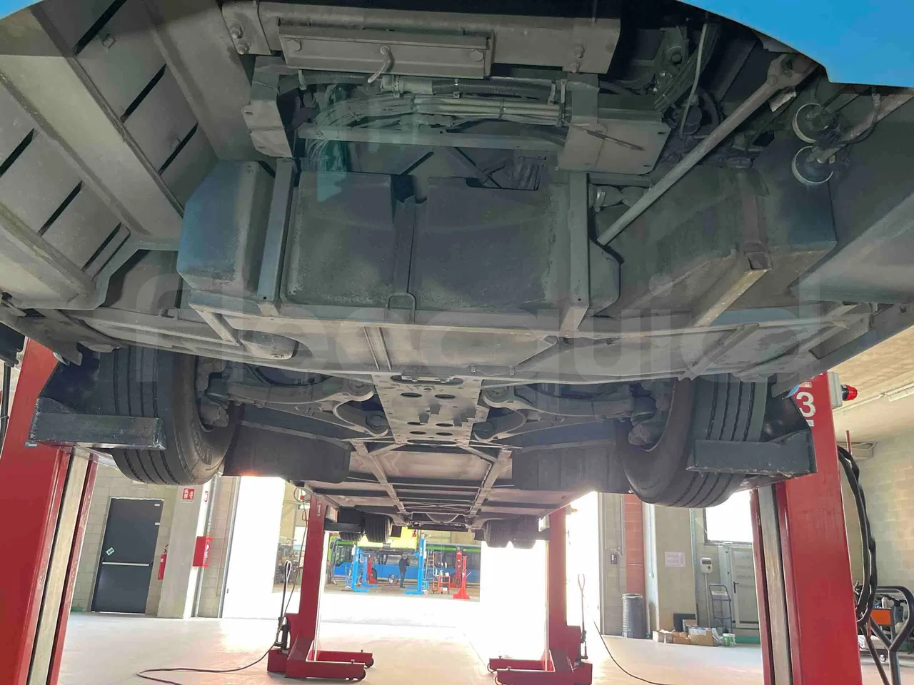 Iveco Crossway - front undercarriage from front