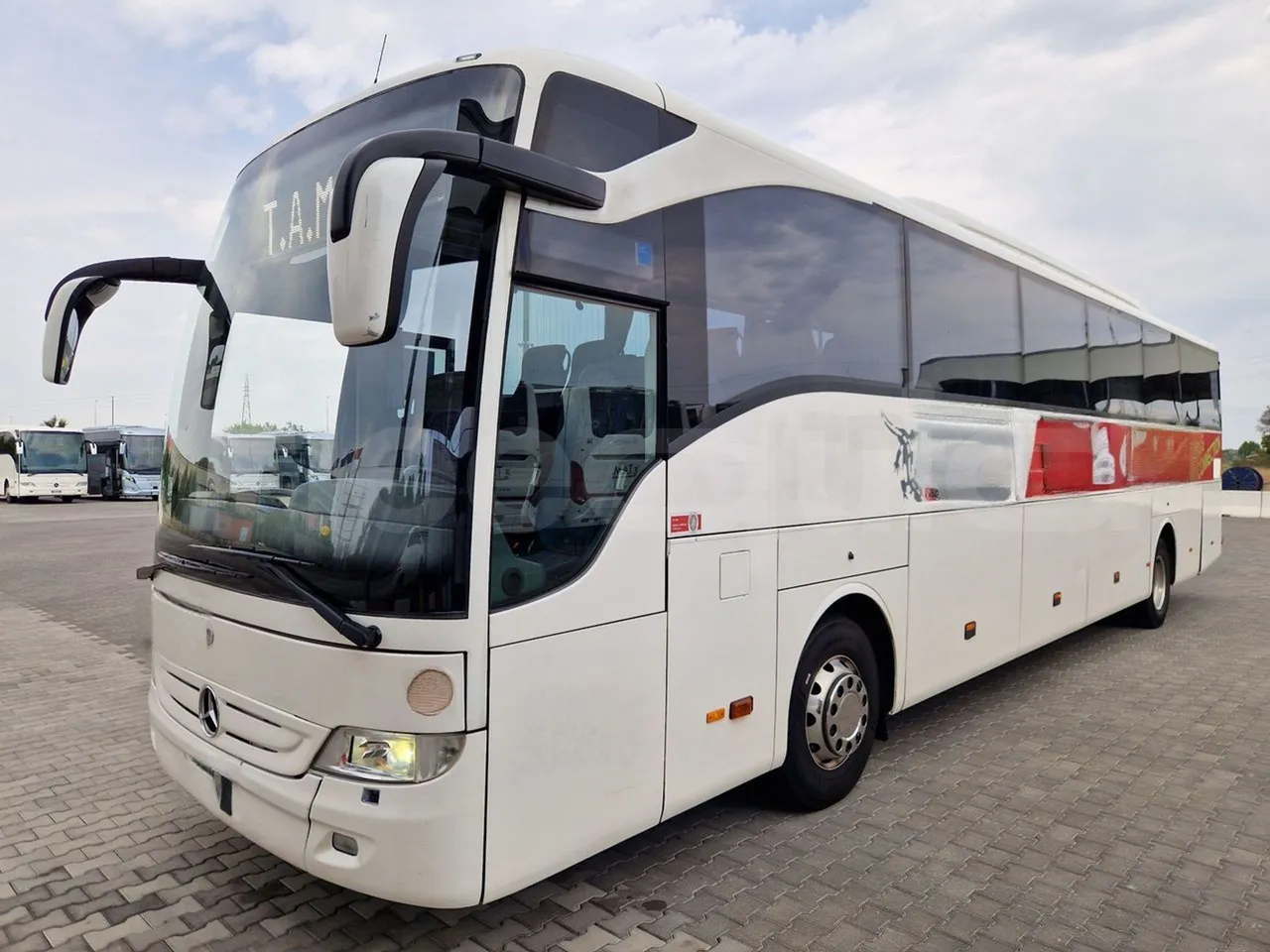 Mercedes-Benz Tourismo RHD 632 01 - EUR6 - 290kW - 12.96m - 3/4 front left (mandatory for bus to scrap)