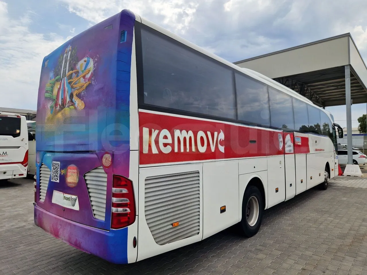 Mercedes-Benz Tourismo RHD 632 01 - EUR6 - 290kW - 12.96m - 3/4 right rear doors closed