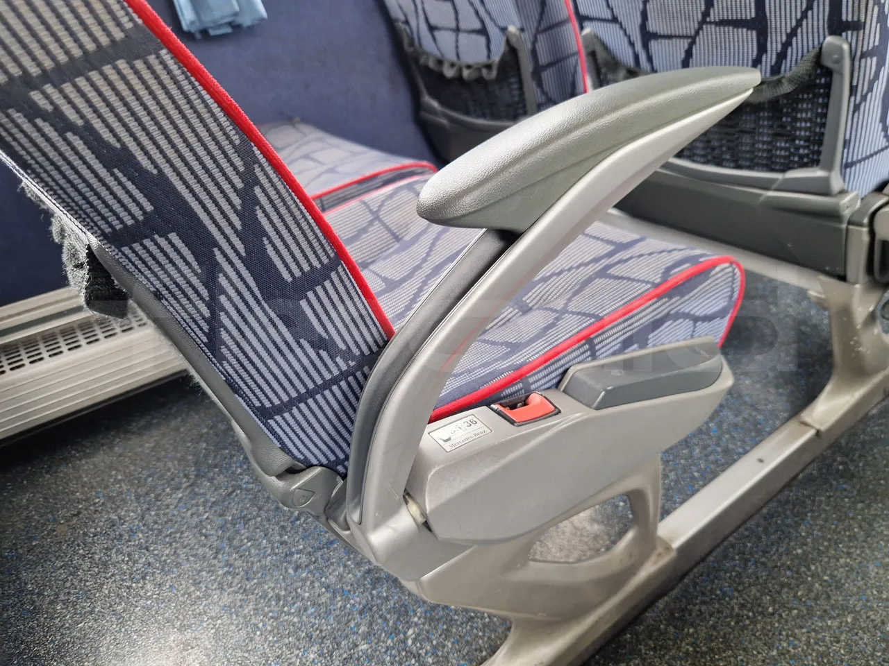 Mercedes-Benz Tourismo RHD 632 01 - EUR6 - 290kW - 12.96m - armrest detail photo